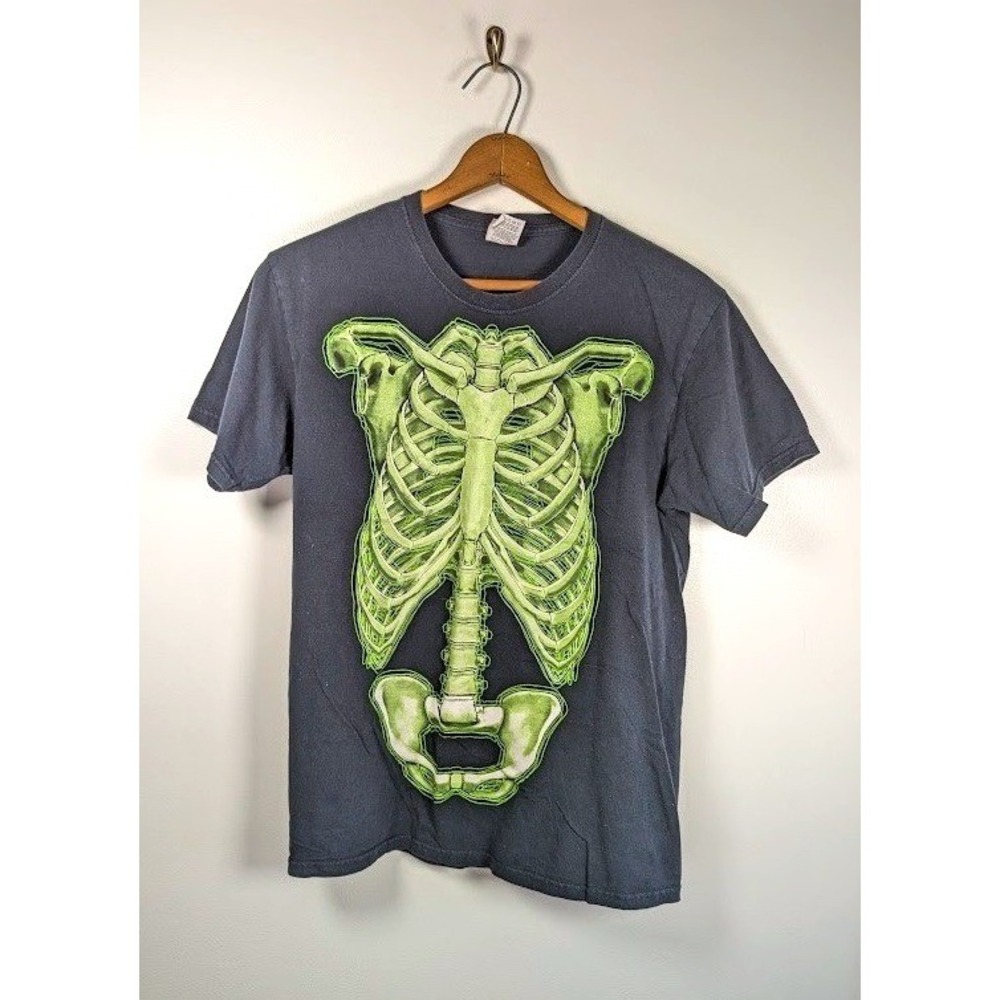 Skeleton Rib Cage Graphic T-Shirt Men's Size Medium Glow in the Dark Halloween